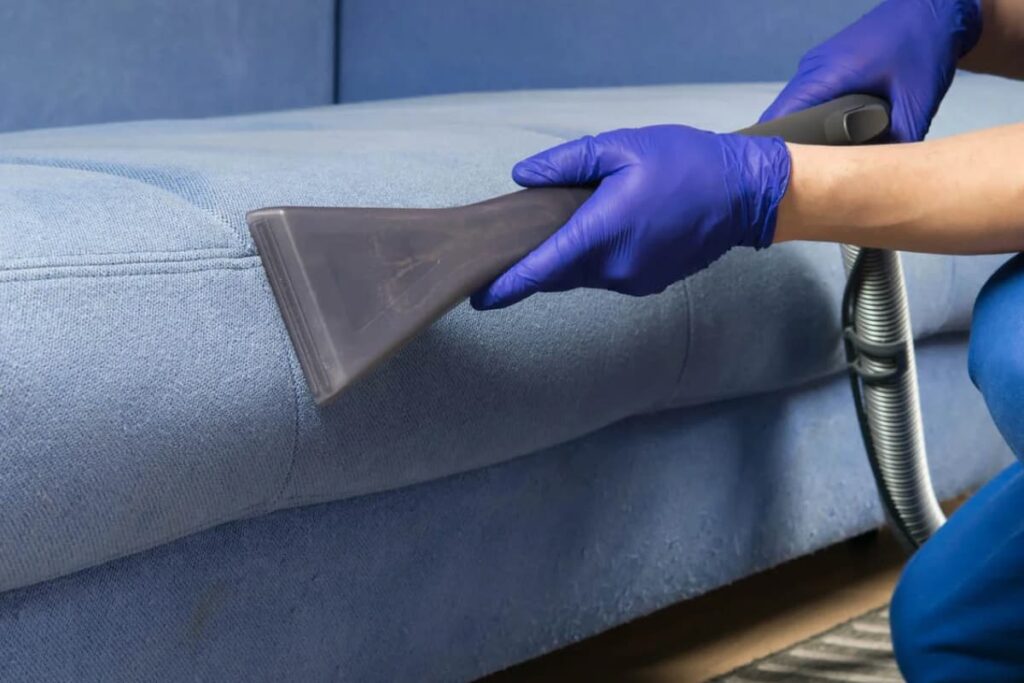 چگونه مبل مخملی را تمیز کنیم